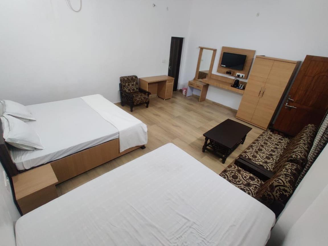 Hotel Jp International Naimisharanya Extérieur photo