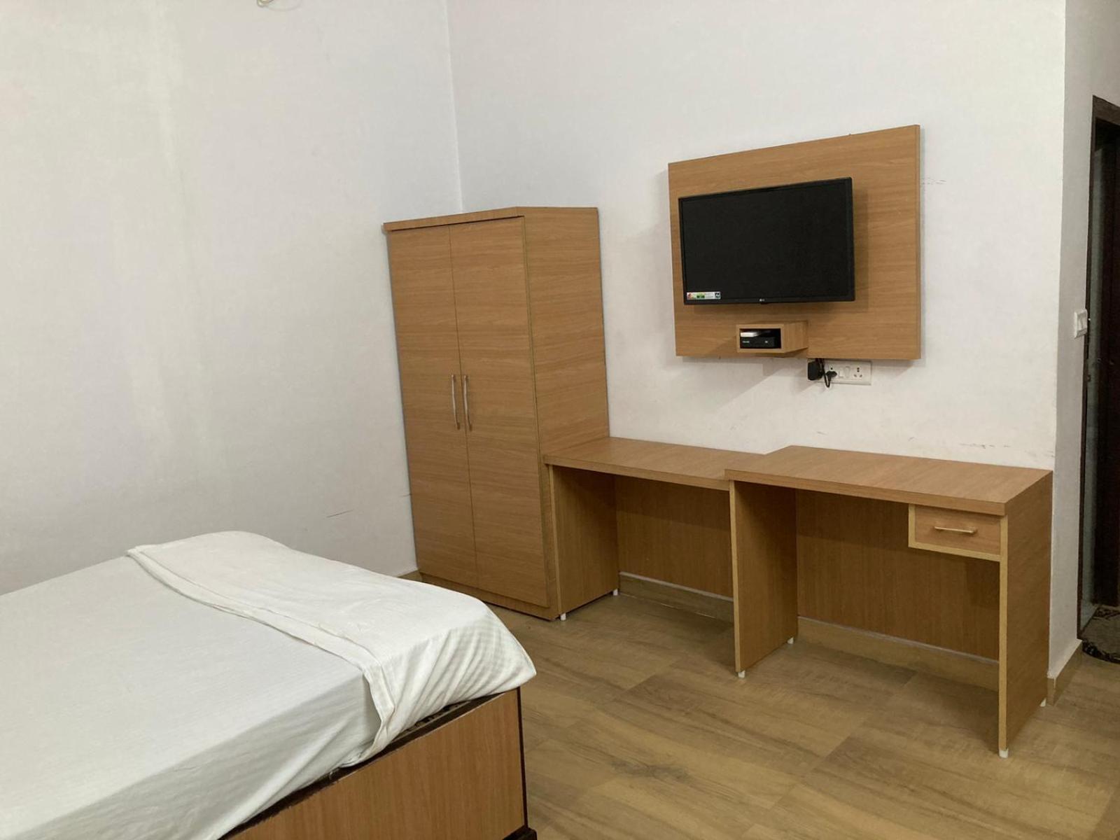 Hotel Jp International Naimisharanya Chambre photo